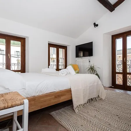 Cozy Studio In Old Town Apartment *