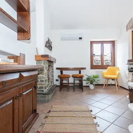 Cozy In Old Town Apartment *