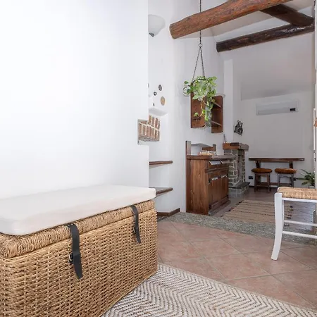 Cozy In Old Town Apartment Como